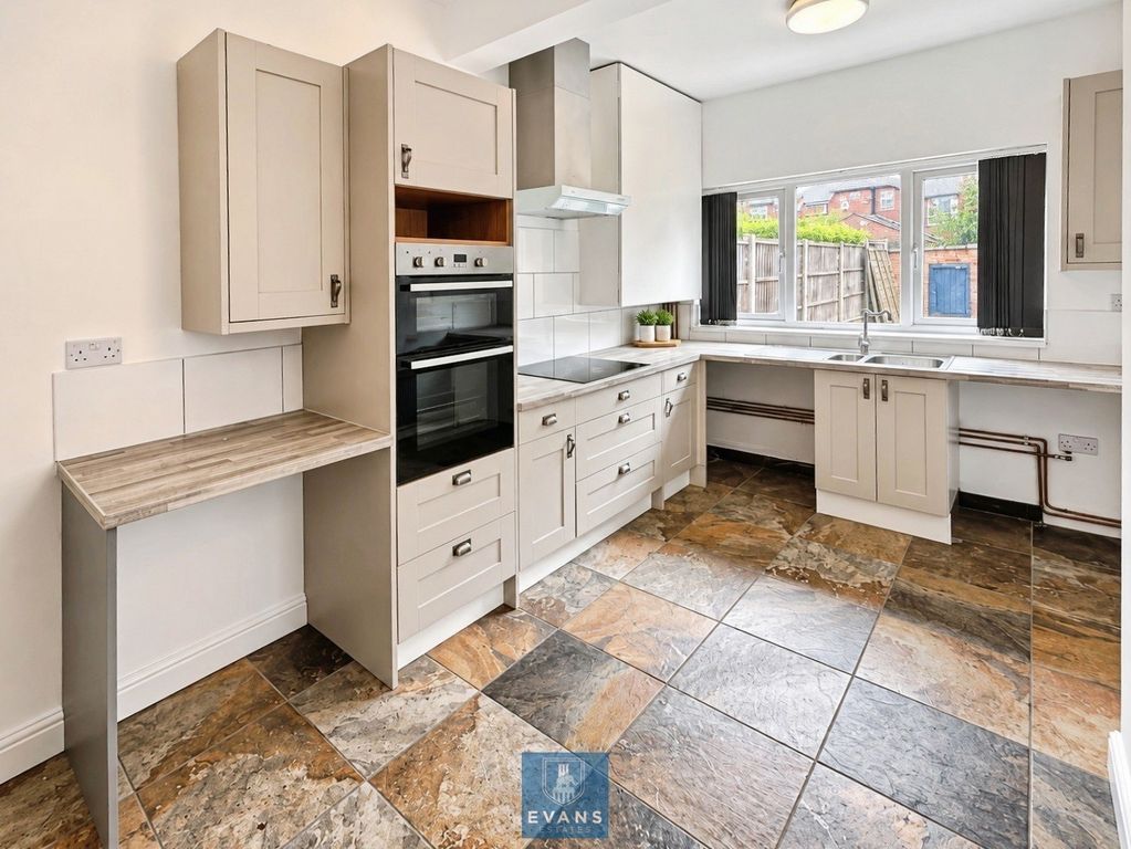 Property photo 3 of 9 Refitted Kitchen