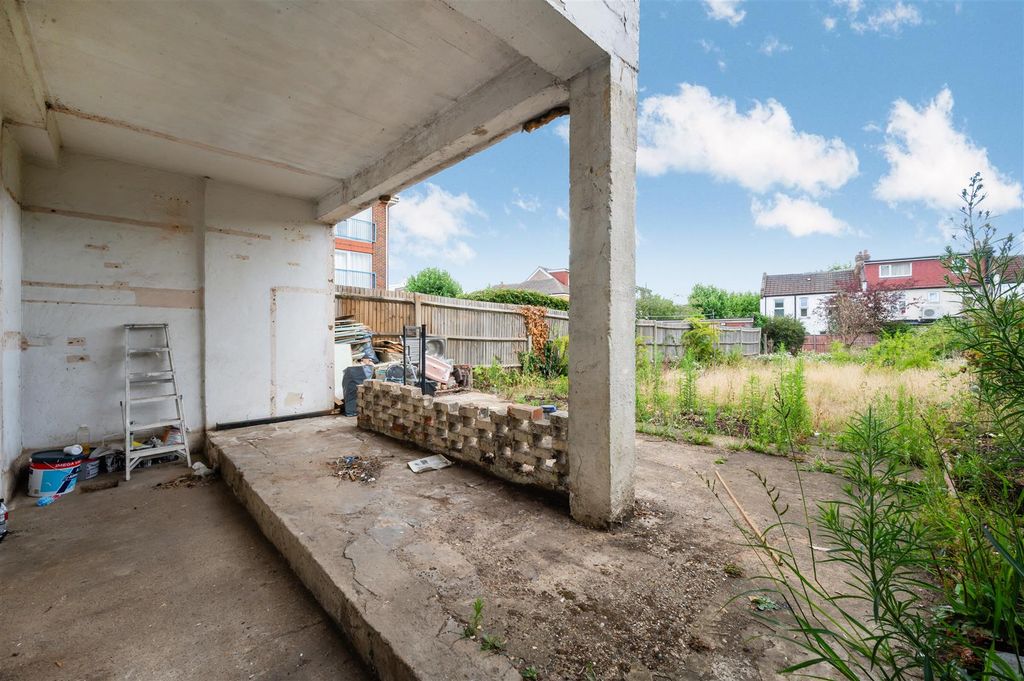 Property photo 2 of 16