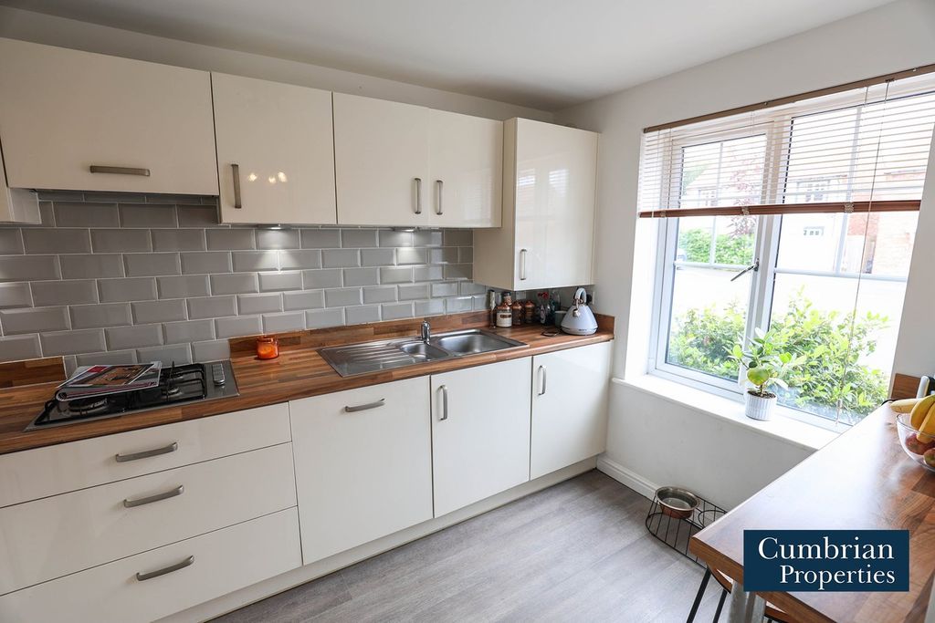 Property photo 2 of 14 Kitchen