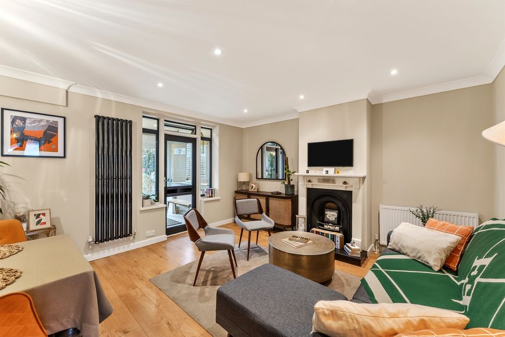 Property photo 2 of 20