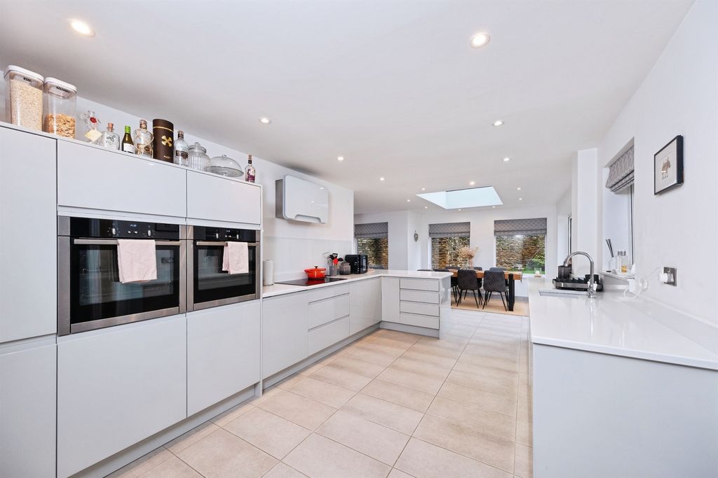 Property photo 2 of 21