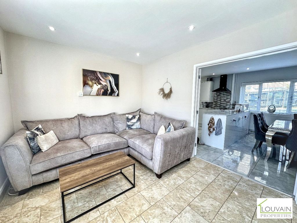 Property photo 2 of 25