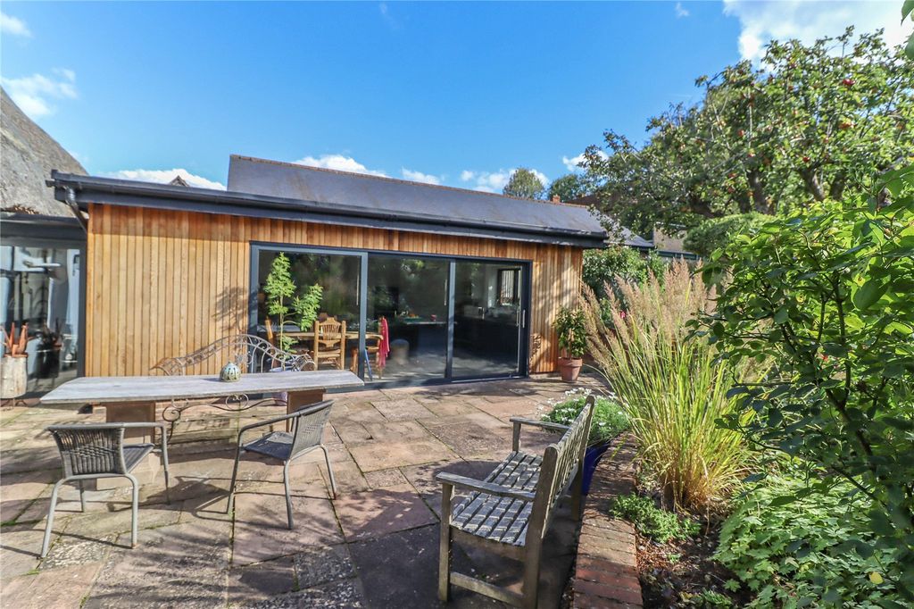 Property photo 3 of 26 Picture No. 12