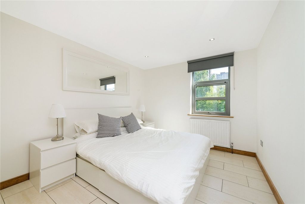 Property photo 3 of 11 Bedroom