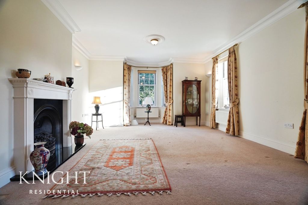 Property photo 2 of 22