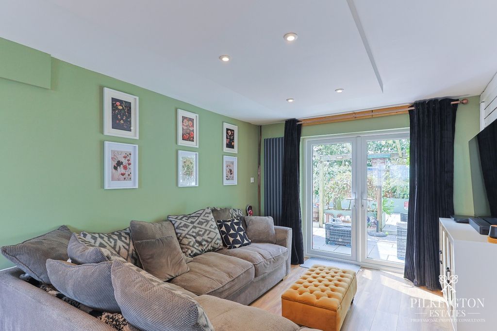 Property photo 3 of 18 5417493