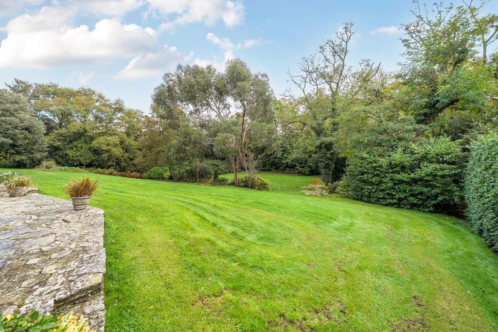 Property photo 2 of 31