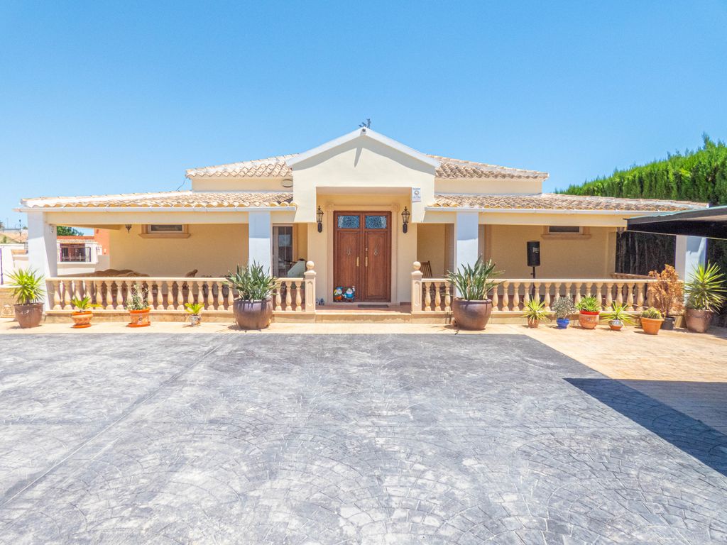 Property photo 1 of 50