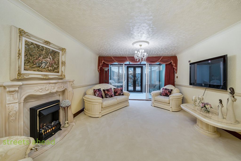 Property photo 3 of 16 3270Ac1A-3400-4c5...