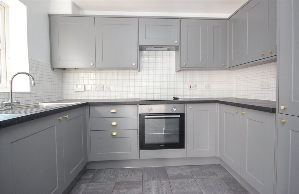 Property photo 2 of 14 Picture No. 12