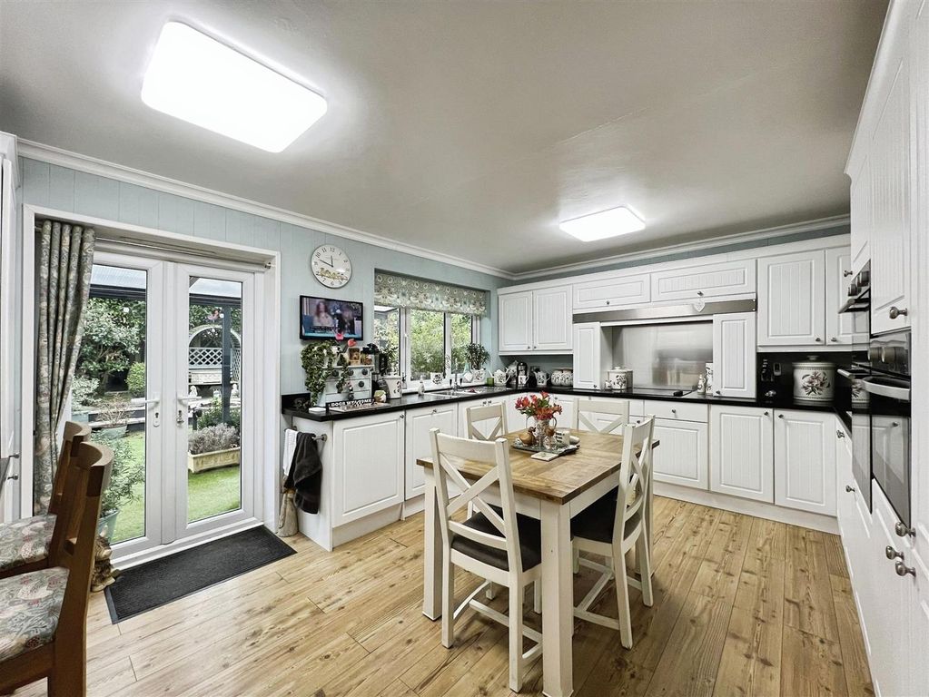 Property photo 3 of 23