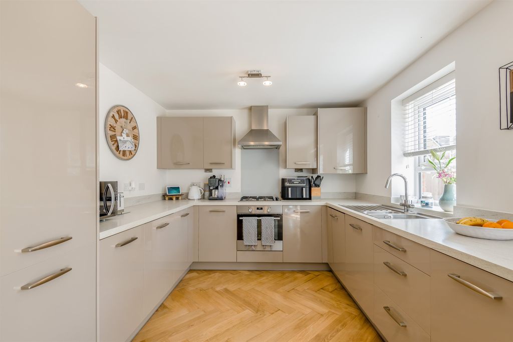 Property photo 2 of 23