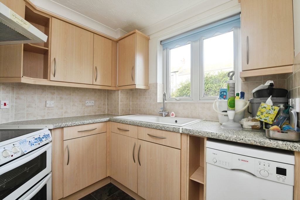 Property photo 3 of 13 Kitchen