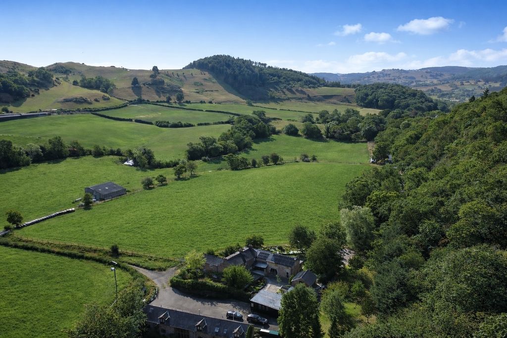 Property photo 2 of 37 Picture No. 81