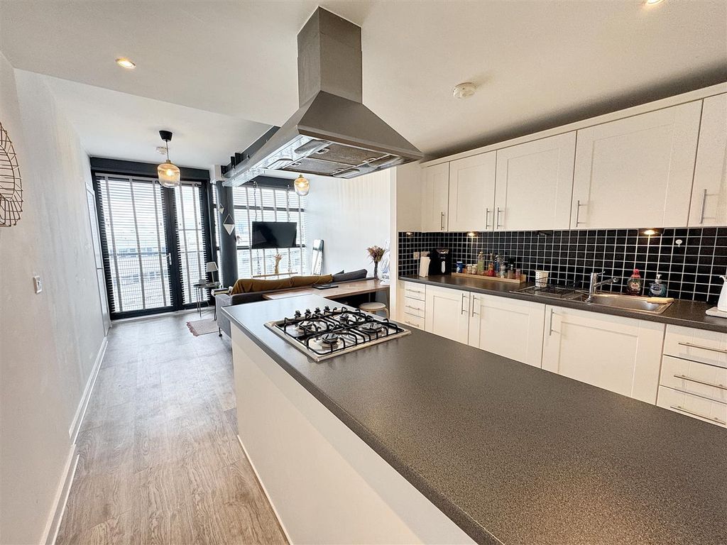 Property photo 2 of 14 Kitchen