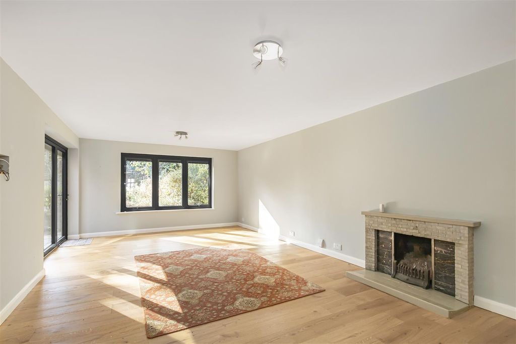 Property photo 3 of 16 14_64935.Jpg