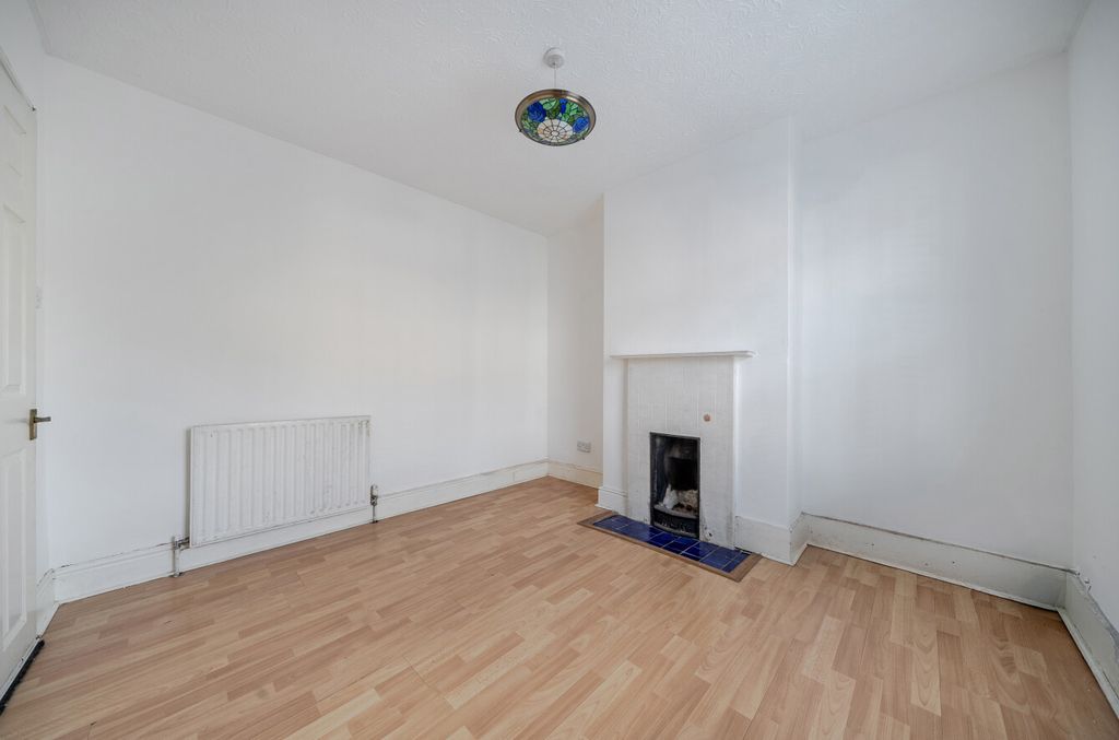 Property photo 2 of 11 1399900-21-697c91...