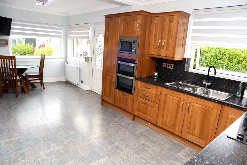 Property photo 3 of 34 Kitchen