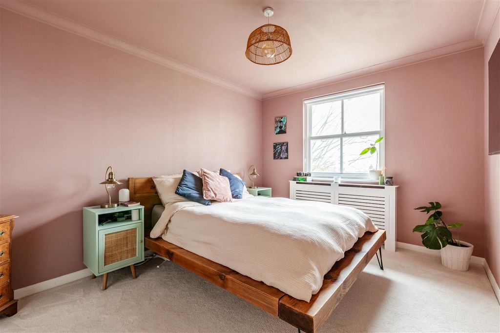 Property photo 3 of 11 Bedroom