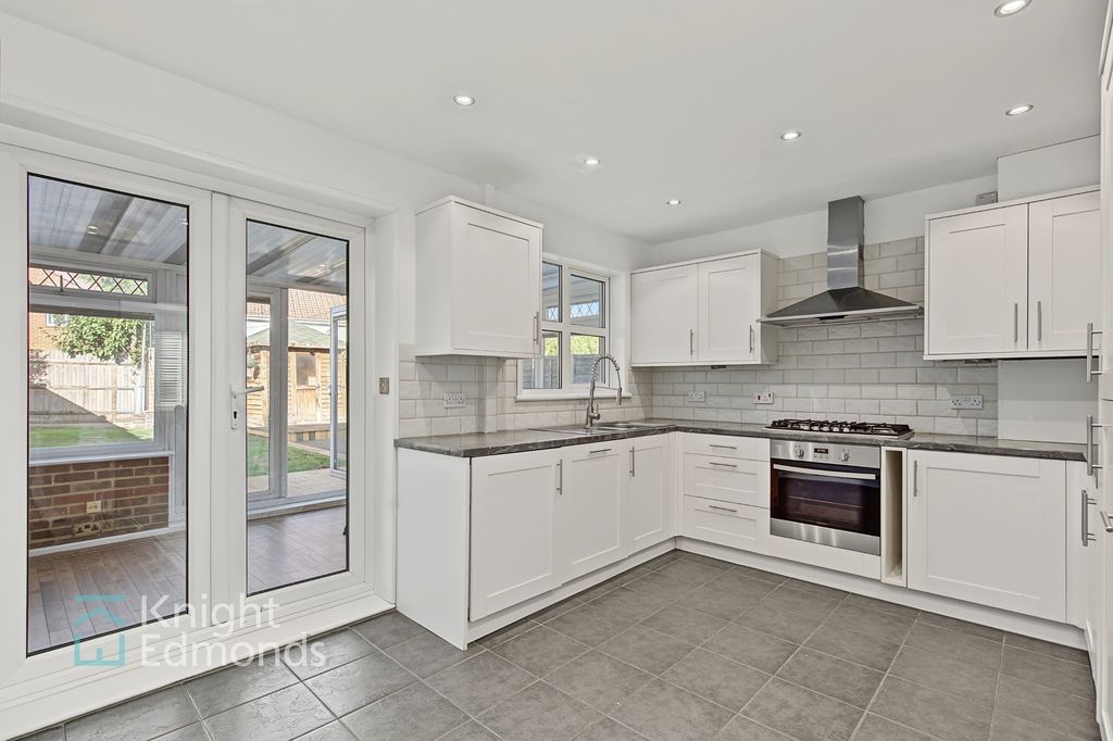 Property photo 3 of 13 Kitchen