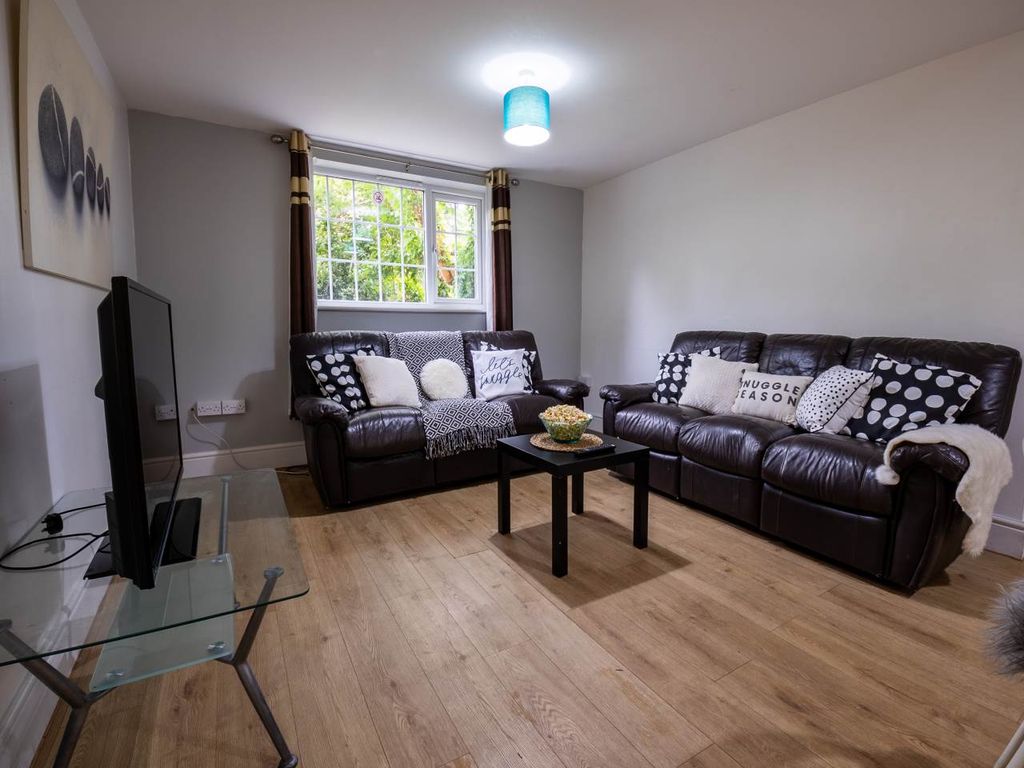 Property photo 3 of 20 4_Downs_Road_Canterbury-10