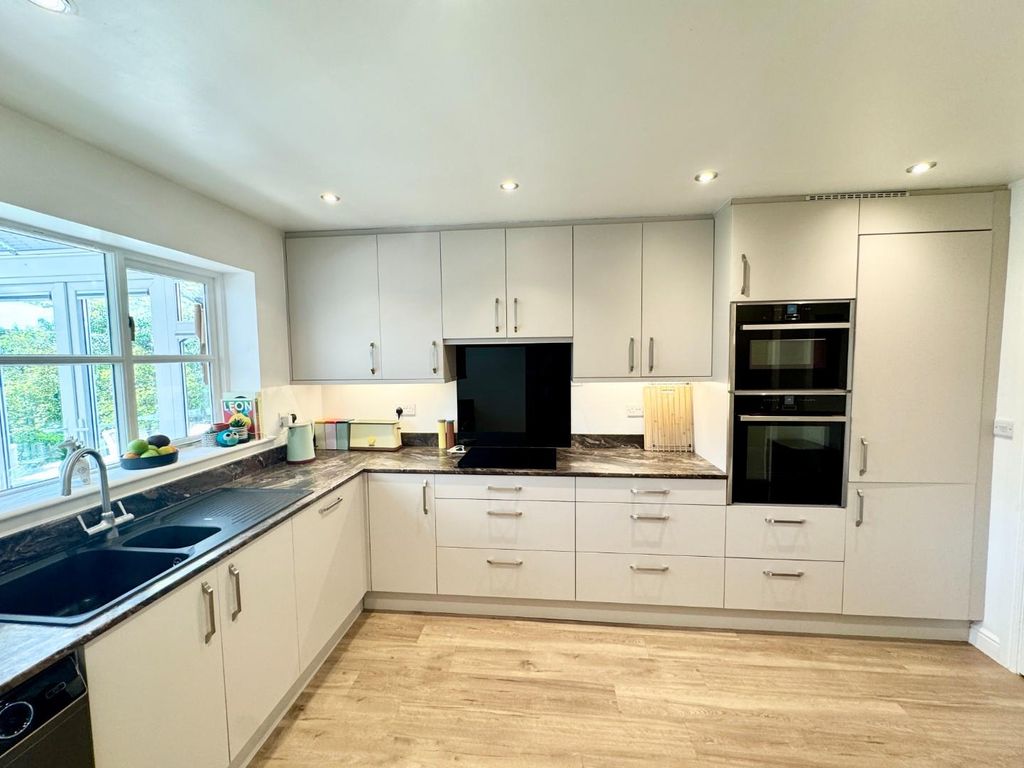 Property photo 3 of 25