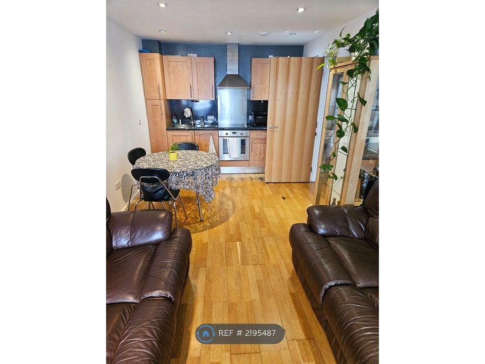 Property photo 2 of 8 Kitchen/Lounge