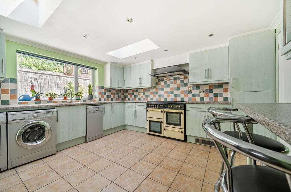 Property photo 2 of 18 11-681E0Acc39142-...
