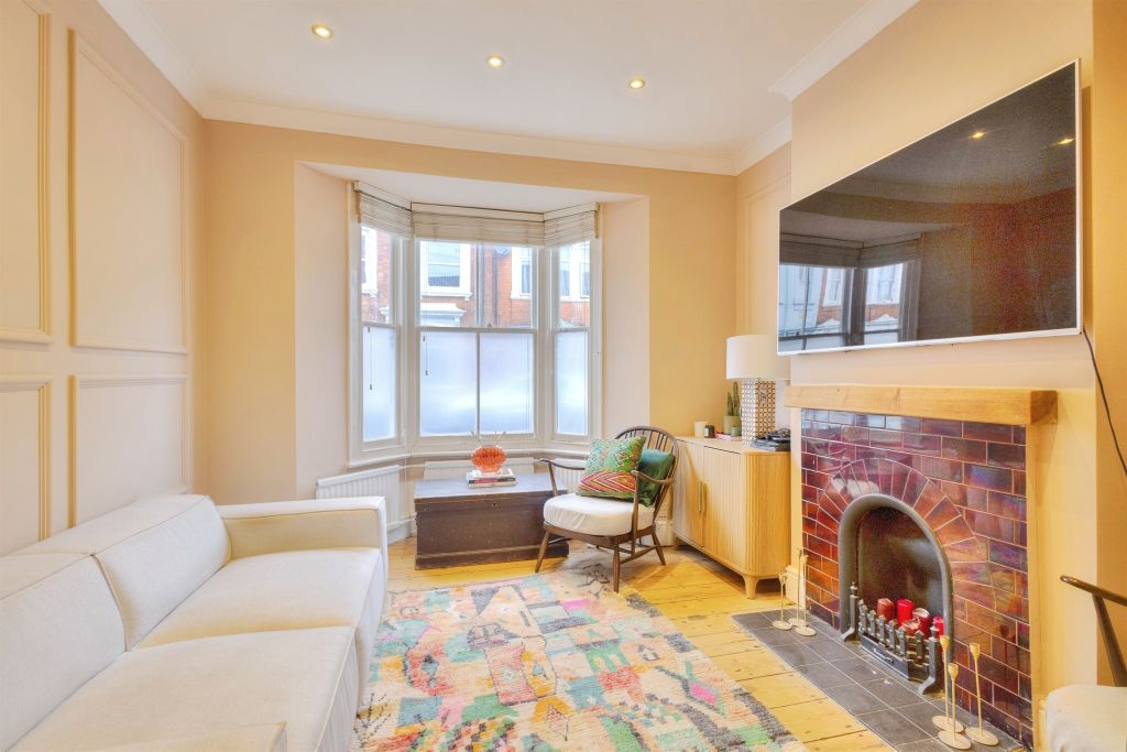 Property photo 2 of 20