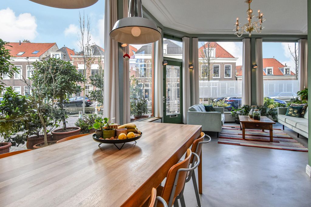 Property photo 2 of 82