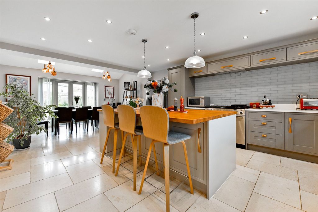 Property photo 3 of 12 Kitchen