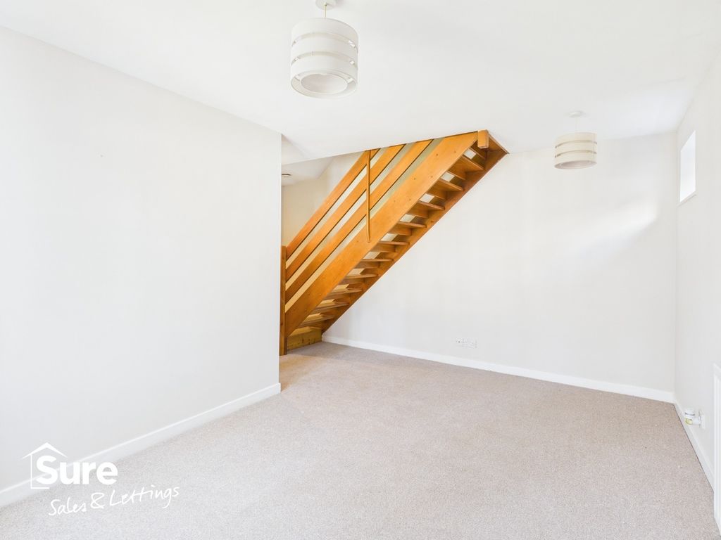 Property photo 3 of 10 4693273