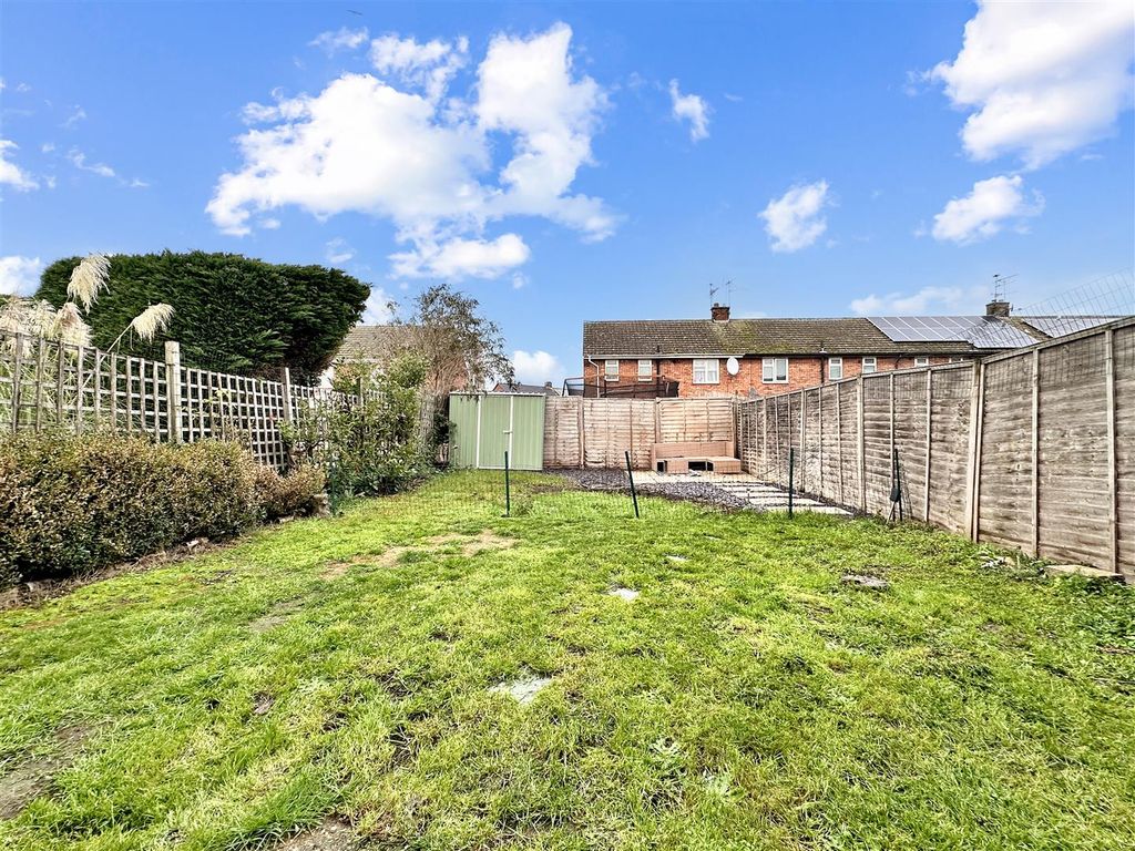 Property photo 3 of 18 Well-Appointed Rear Garden 024