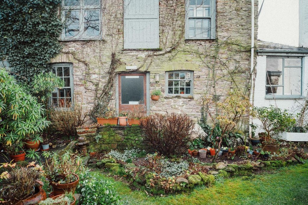 Property photo 2 of 28