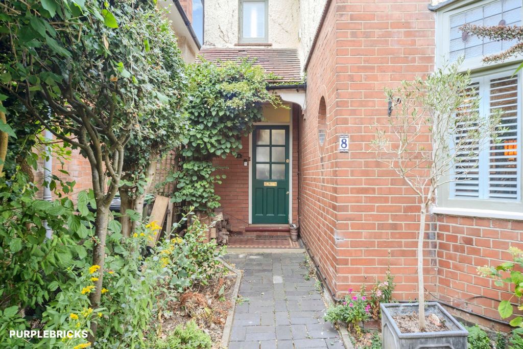 Property photo 2 of 25