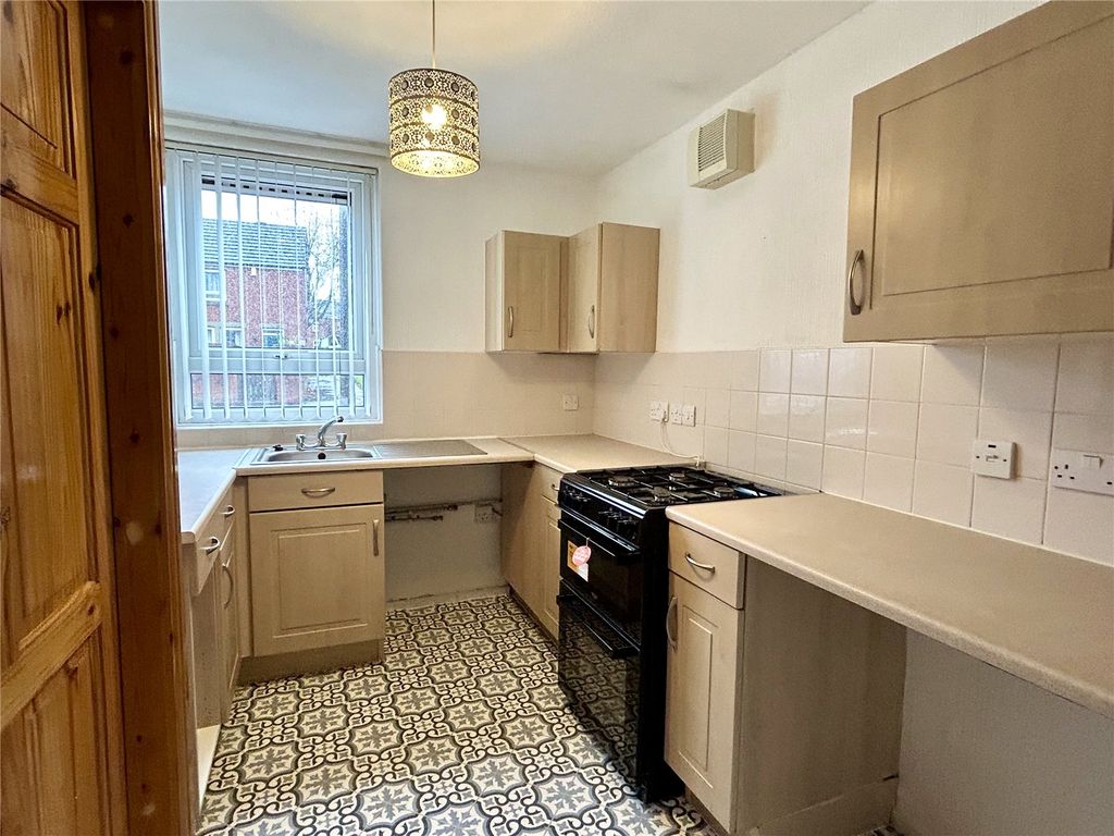 Property photo 3 of 17 Kitchen