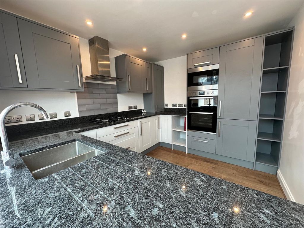 Property photo 2 of 19 Kitchen 2.Jpg