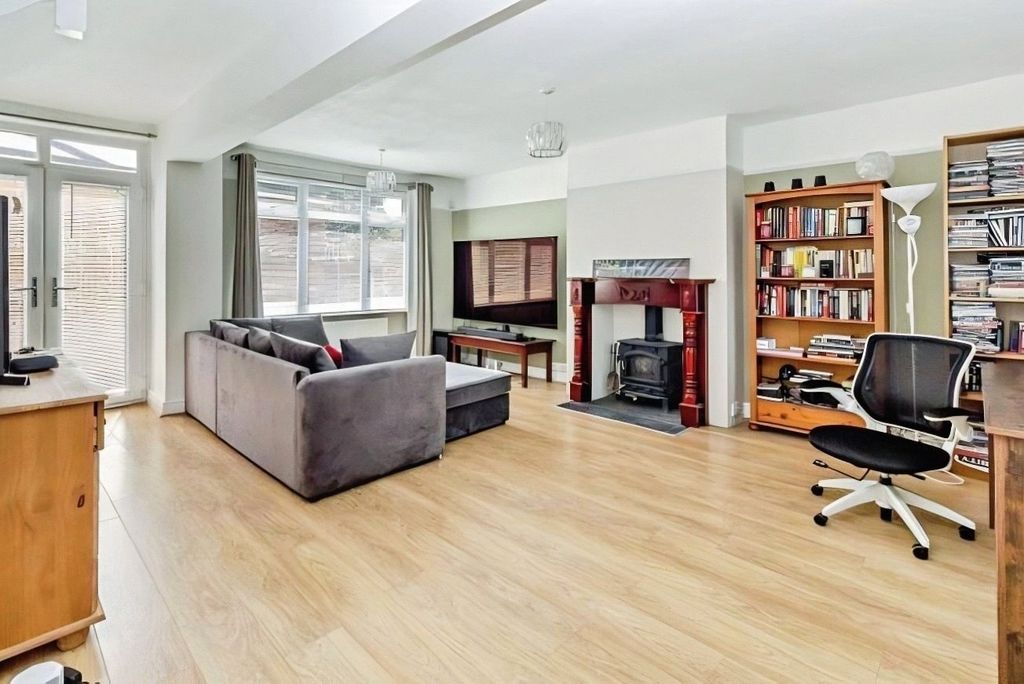 Property photo 2 of 17 Picture No. 01