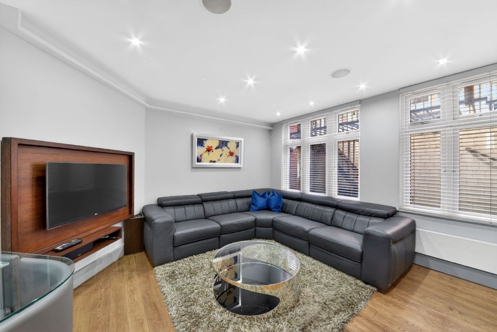 Property photo 2 of 13 Carlton Mansions