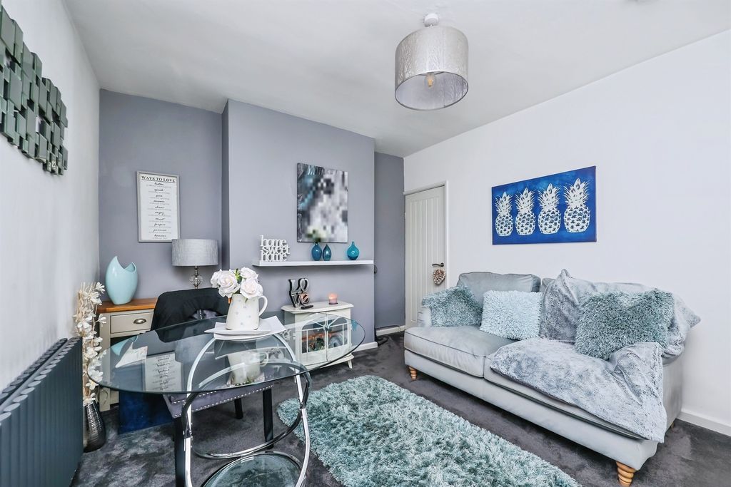 Property photo 3 of 17