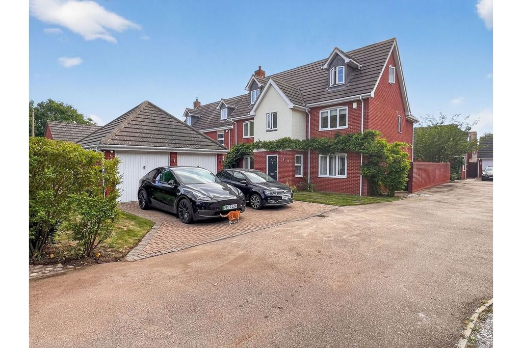 Property photo 2 of 31