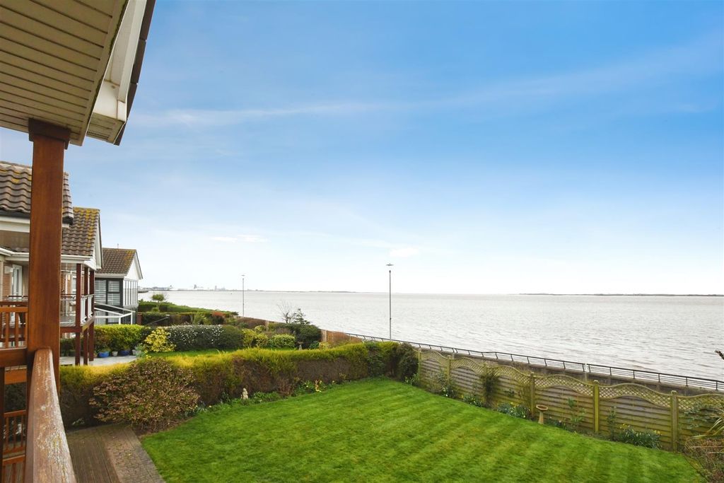 Property photo 3 of 25 Gardens/Views