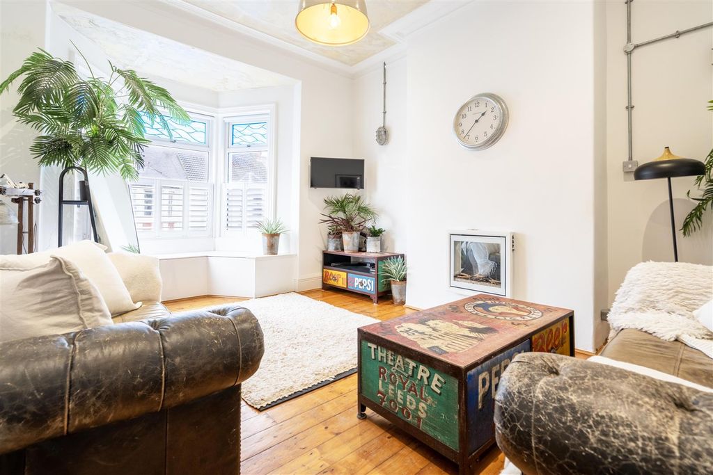 Property photo 2 of 9 Living Room