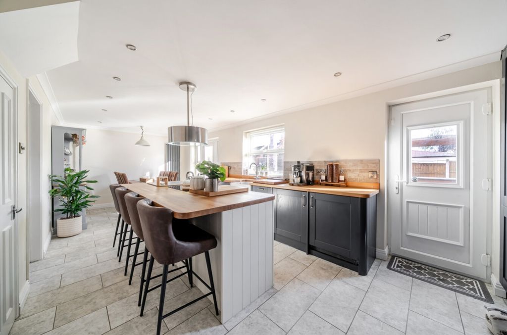 Property photo 3 of 20 1535292-8-1A14542ee1cc4