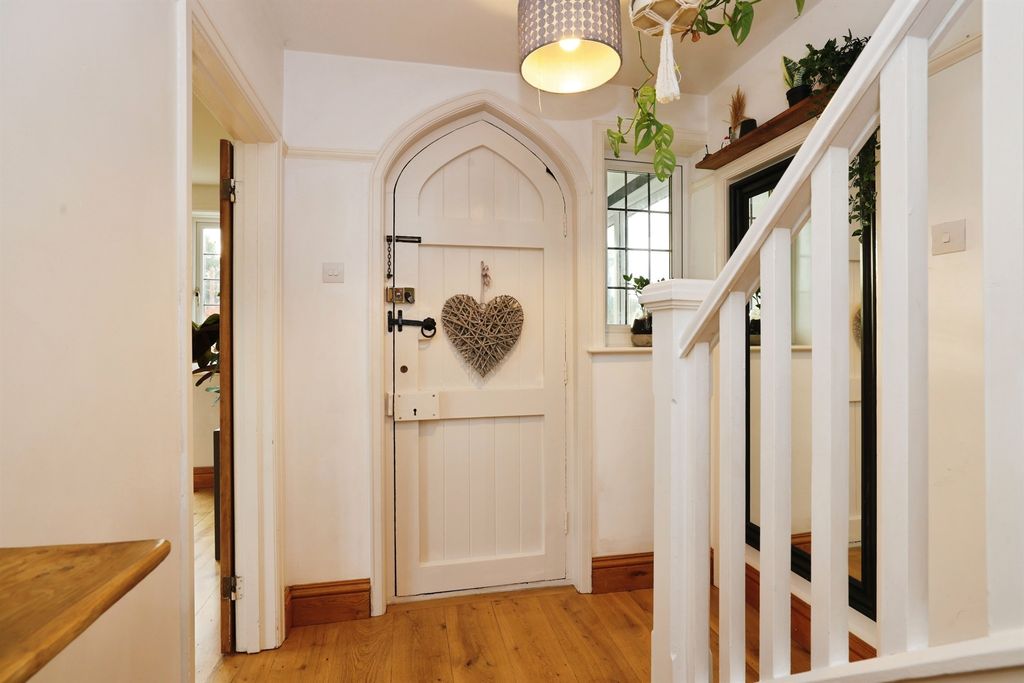 Property photo 2 of 23