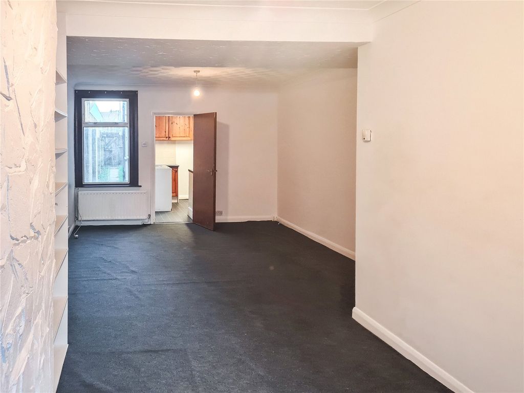 Property photo 2 of 12 Picture No. 10