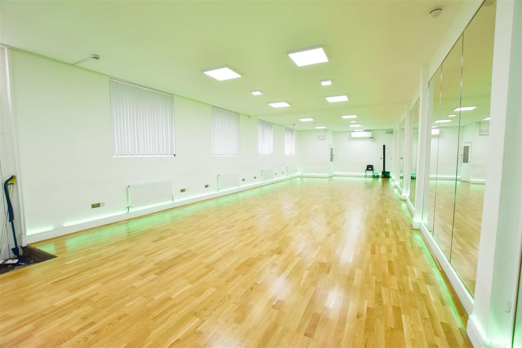 Property photo 3 of 7 Interior