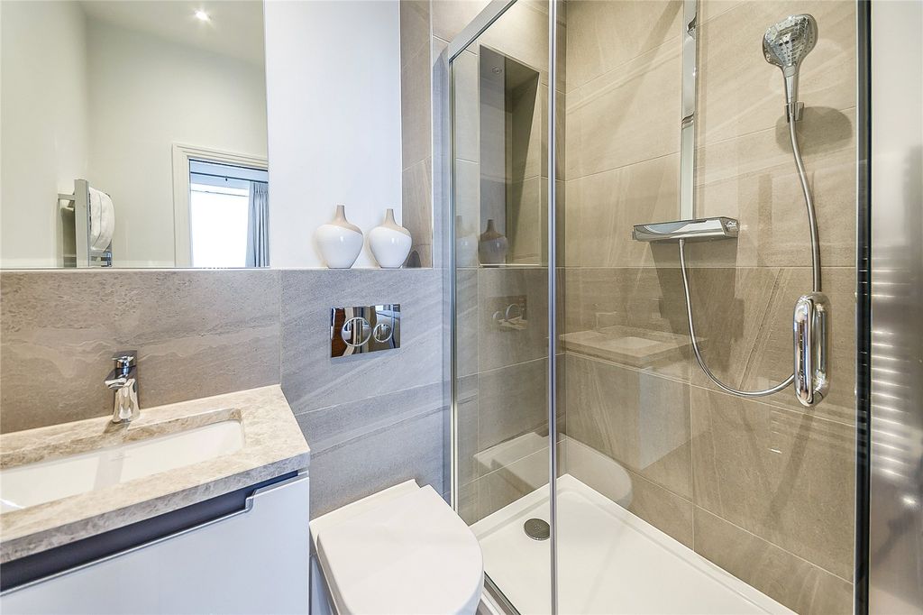 Property photo 2 of 7 Bathroom