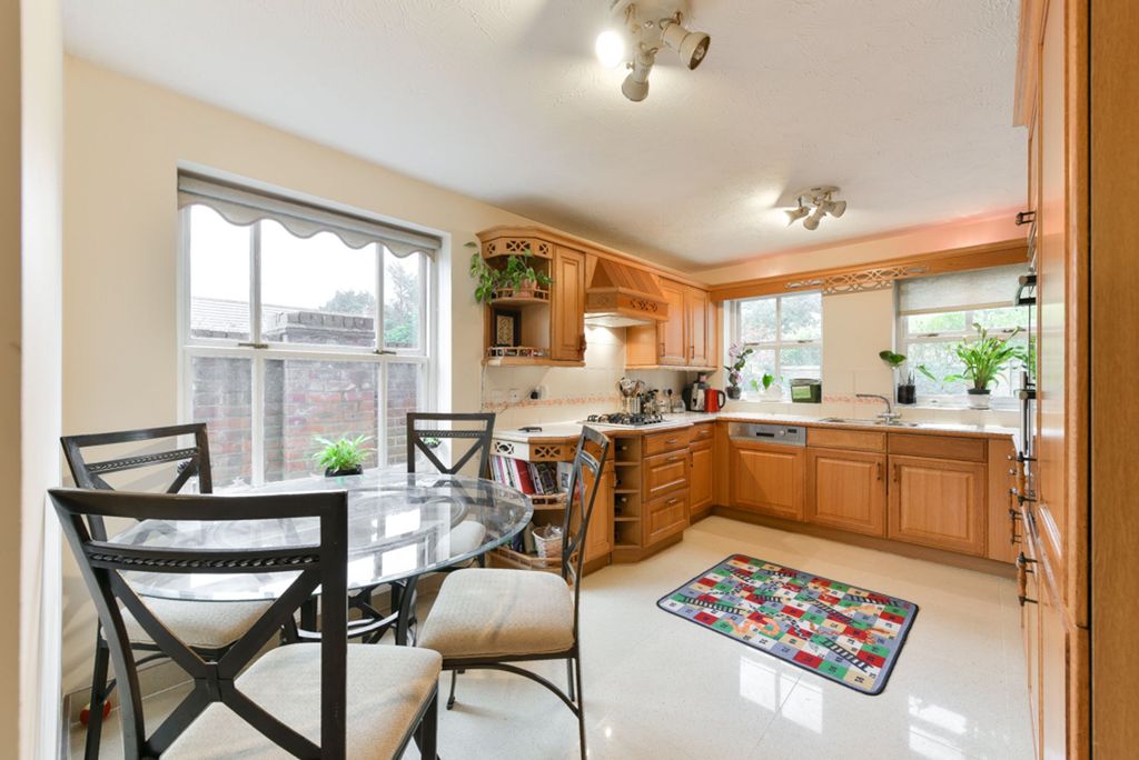 Property photo 3 of 19