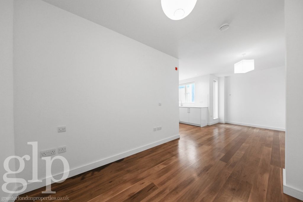 Property photo 2 of 14 952724